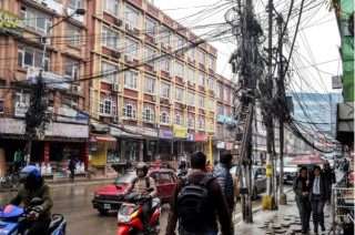 प्राधिकरणले हटाउने भयो अव्यवस्थित तार   