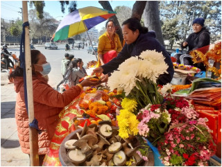 पूजा सामग्री बिक्रीबाट मासिक ७० हजारसम्म आम्दानी   