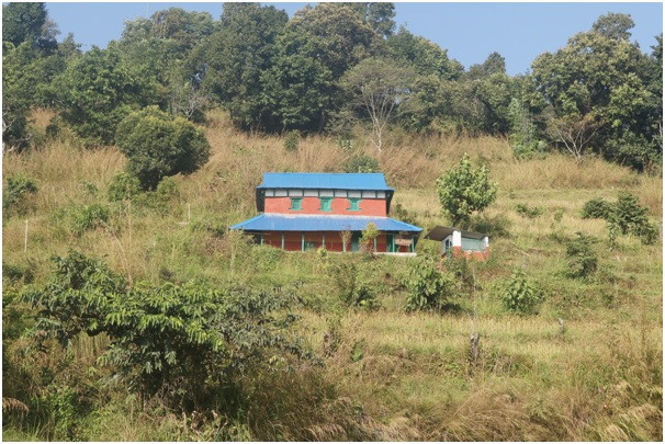      रित्तिँदै गाउँ, भरिँदै बजार   