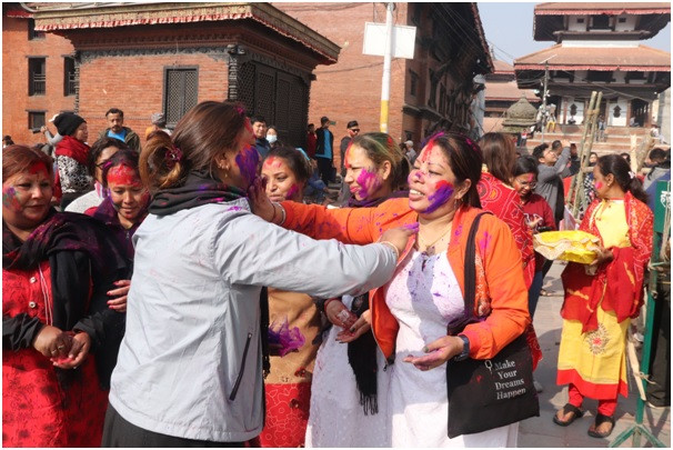     मर्यादित बन्दै होली