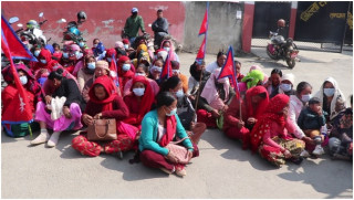  ऋणका लागि ऋणबाट ग्रसित छन् महिला   