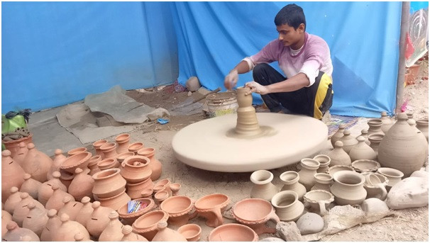 प्रदर्शनीमा सीमित हुँदै माटोका भाँडा बनाउने सीप   