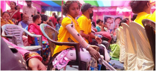 जन्मँदै हातपाउ नभएकी लक्ष्मी कृत्रिम हातखुट्टा पाउँदा दङ्ग 