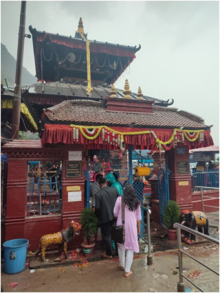 मन्दिरको भेटीबाट विद्यालय सञ्चालन   