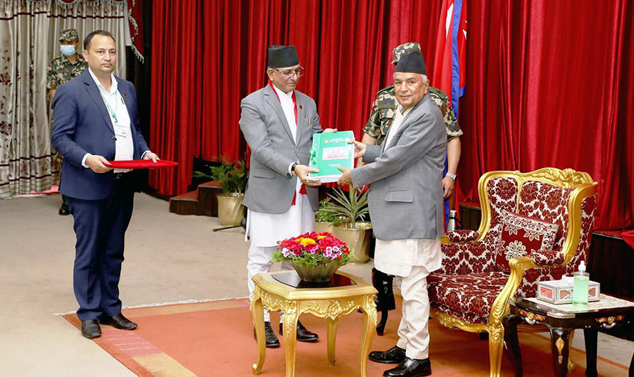 राष्ट्रपतिसमक्ष महालेखापरीक्षकको ६०औँ वार्षिक प्रतिवेदन पेश   