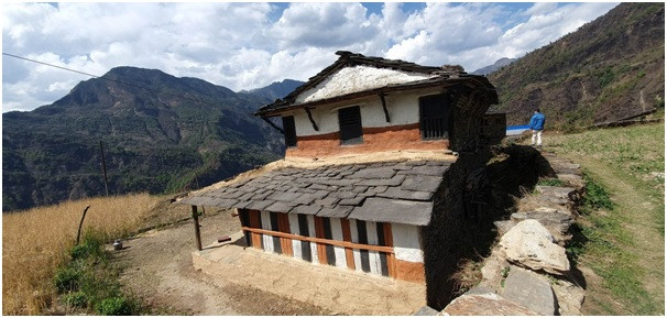 बसाइँसराइले गाउँका आकर्षक घर रित्ता   