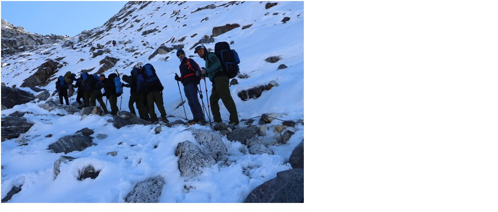 नेपाली सेनाको टोलीबाट सगरमाथा हिमालको सफल आरोहण   