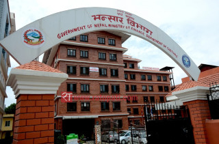 व्यापार घाटा रु १२ खर्ब चार अर्ब   