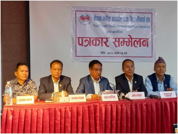 सङ्घको प्रश्न, गलैँचामा भ्याट किन ?   