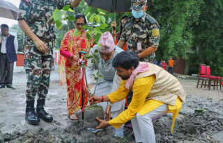 राष्ट्रपति पौडेलद्वारा चौतारो र पोखरी निर्माणको शुभारम्भ 