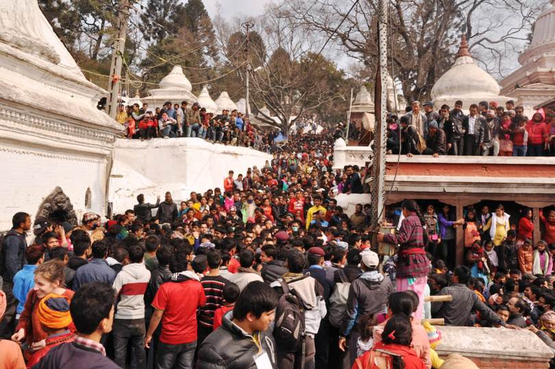 देशभरका शिवालयमा बिहानैदेखि भक्तजनको भीड   