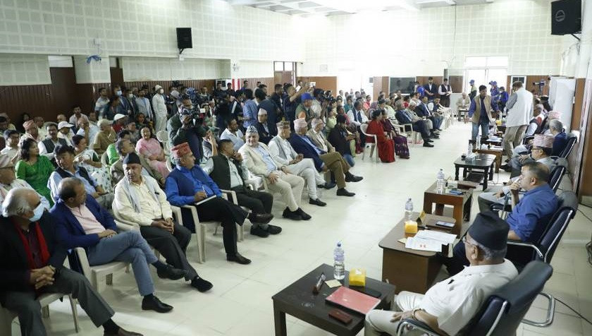 कांग्रेस बैठकमा नेताहरूको धारणा राख्नेक्रम जारी   