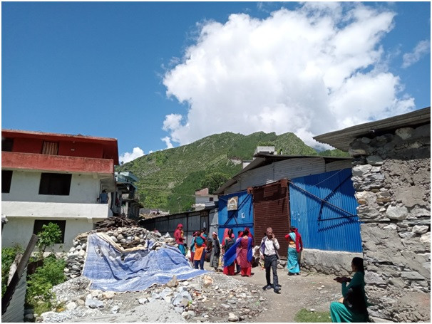 व्यापारीले बेच्छन् साल्ट ट्रेडिङको नुन   
