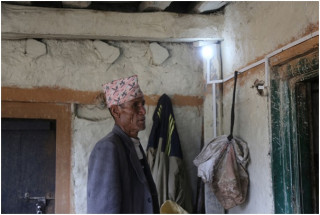गाउँमा बत्ती बल्यो, महिला खुसी  