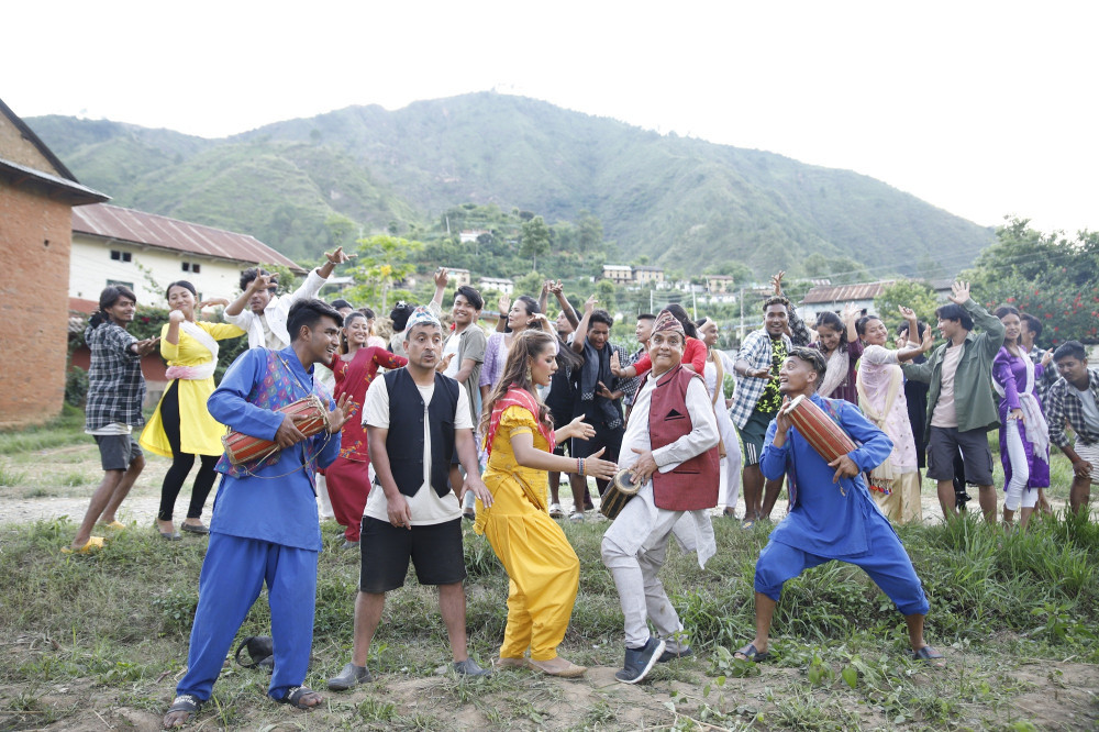    हरिवंशको शब्द, स्वर र सङ्गीतमा तयार भयो ‘ए केटा मादलु पड्का’ 