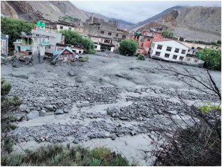 कागखोला बाढी : स्थानीय भन्छन्, ‘ज्यान त बच्यो, हेर्दा हेर्दै घरबारविहीन भयौँ’