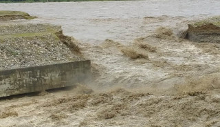 कर्णाली नदीमा पानीको बहाव बढ्दै ः तटीय क्षेत्रमा सतर्कता रहन आग्रह   