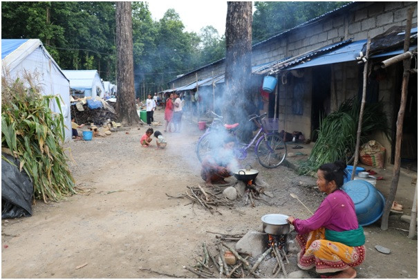 हुप्सेकोटका पहिरो विस्थापित अस्थायी शिविरमा 