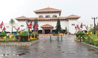 राष्ट्रपतिको आह्वान पर्खाइमा कांग्रेस एमाले  : ओलीलाई प्रधानमन्त्रीमा दाबी गर्ने  तयारी