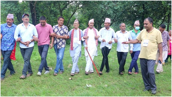देउडामा तीन पुस्ता एकसाथ नाच्दै  