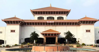 पाँच दलका नेतासँग परामर्श गर्दै सभामुख  