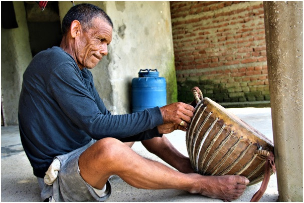 दमाहा र ट्याम्का बनाएरै जीविकोपार्जन  