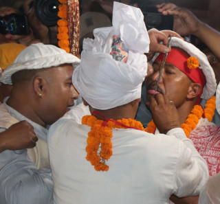      येंयापुन्हीमा बालकरामले जिब्रो छेडेर पशुपतिनाथको परिक्रमा गर्ने 