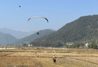 पोखरामा प्याराग्लाइडिङ पुनः सुरु, पर्यटन व्यवसायी उत्साहित 