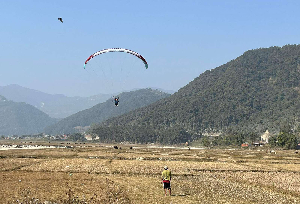 पोखरामा प्याराग्लाइडिङ पुनः सुरु, पर्यटन व्यवसायी उत्साहित 