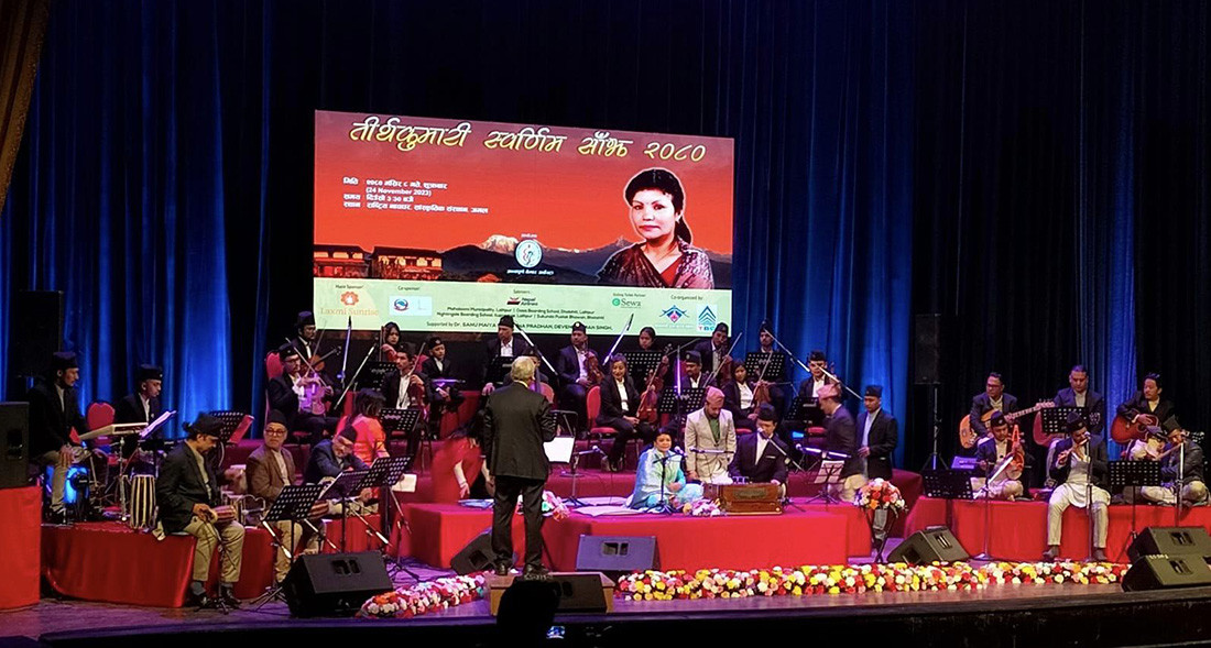 झम्के फूली नाकैमा बुलाकी...