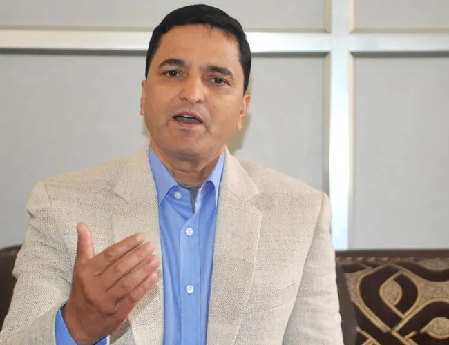  एमाले नेता भट्टराई सवार गाडीमा ढुङ्गा प्रहार 