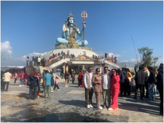 विशाल महादेवको मूर्तिले चम्केको पुम्दीकोट