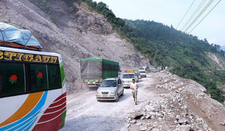 नारायणगढ–मुग्लिन सडक चार घण्टा बन्द हुने   