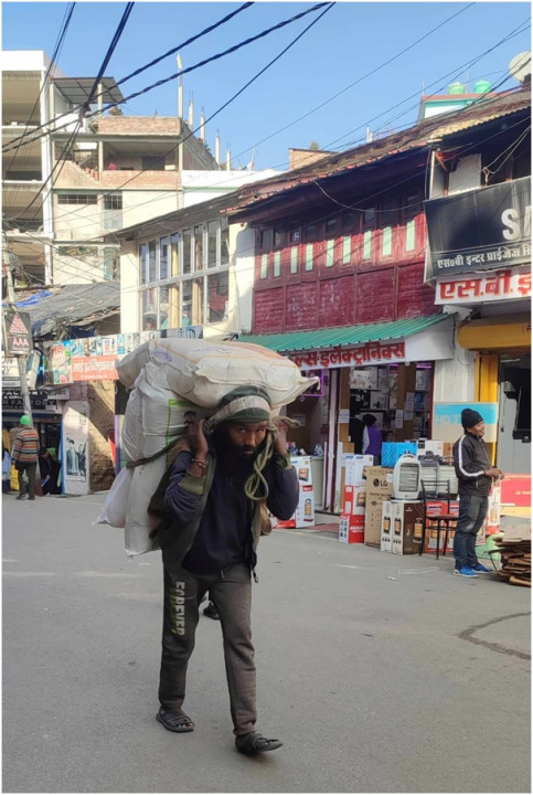 भारी बोकेरै घरखर्चको जोहो   