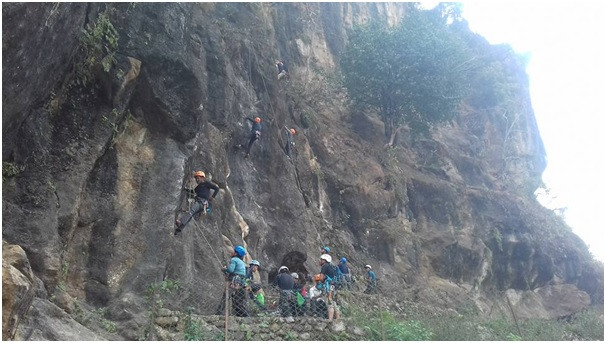 बन्दीपुरको चुनपहरामा चट्टान आरोहण  