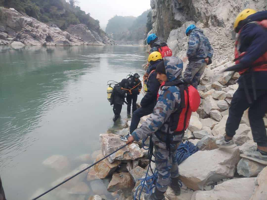 त्रिशूलीमा खसेको जीप भेटियो  
