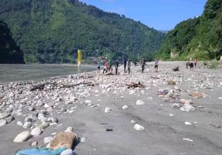  दुर्गन्धित हुँदैछन् कालीगण्डकीका घाट 