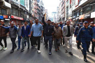   नयाँ सडक क्षेत्रमा पार्किङ निषेध गरेपछि व्यवसायीको विरोध  
