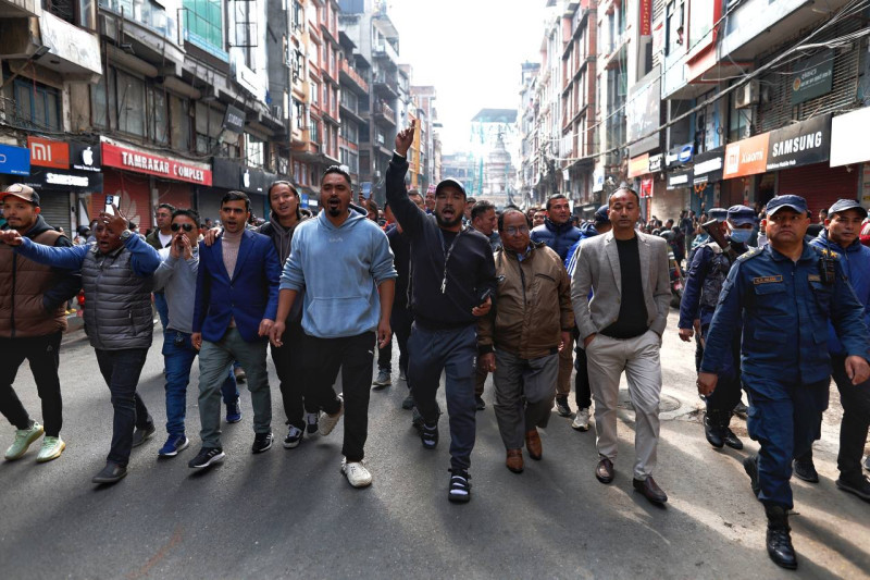   नयाँ सडक क्षेत्रमा पार्किङ निषेध गरेपछि व्यवसायीको विरोध  