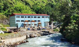 जलविद्युत् आयोजनाको मेसिन बन्द हुँदा जल्दै गरेको शव बगायो 