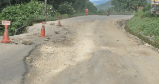 धुलिखेल–खावा सडकः कामले गति नलिएपछि ठेक्का तोडिँदै 