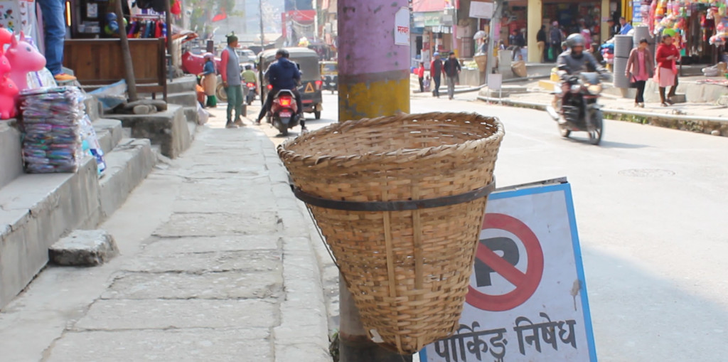 मन्थलीमा ‘डोको डस्टविन’ अभियान  