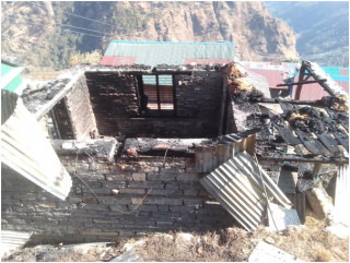      अँगेनोको आगोले घर खरानी