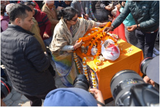 गायक तथा सङ्गीतकार आचार्यप्रति श्रद्धाञ्जलि अर्पण गरिँदै