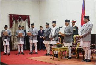 राष्ट्रपतिसमक्ष नवनियुक्त उपप्रधानमन्त्रीसहित मन्त्रीहरुको शपथ  