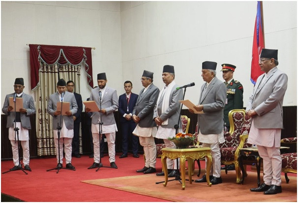 राष्ट्रपतिसमक्ष नवनियुक्त उपप्रधानमन्त्रीसहित मन्त्रीहरुको शपथ  