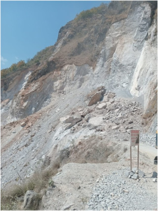कालीगण्डकी करिडोरमा पुनः सुक्खा पहिरो, सडक अवरुद्ध   