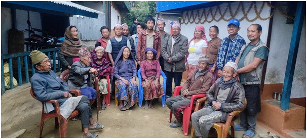 उपनिर्वाचनः इलाम-२ मा मतदाता फकाउँदै उम्मेद्वार  