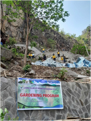      पर्यटकीयस्थल ऐनापहरालाई सुन्दर बनाउन फूल रोपण   