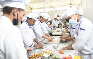 टुँडिखेलमा सञ्चालित निःशुल्क सीप मेलामा युवा आकर्षित   